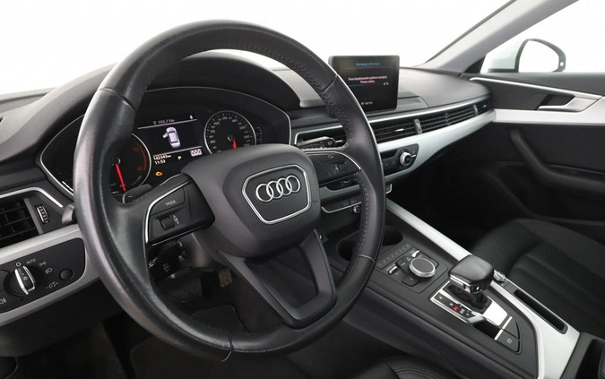 Audi A4 cena 79000 przebieg: 142330, rok produkcji 2018 z Lublin małe 352